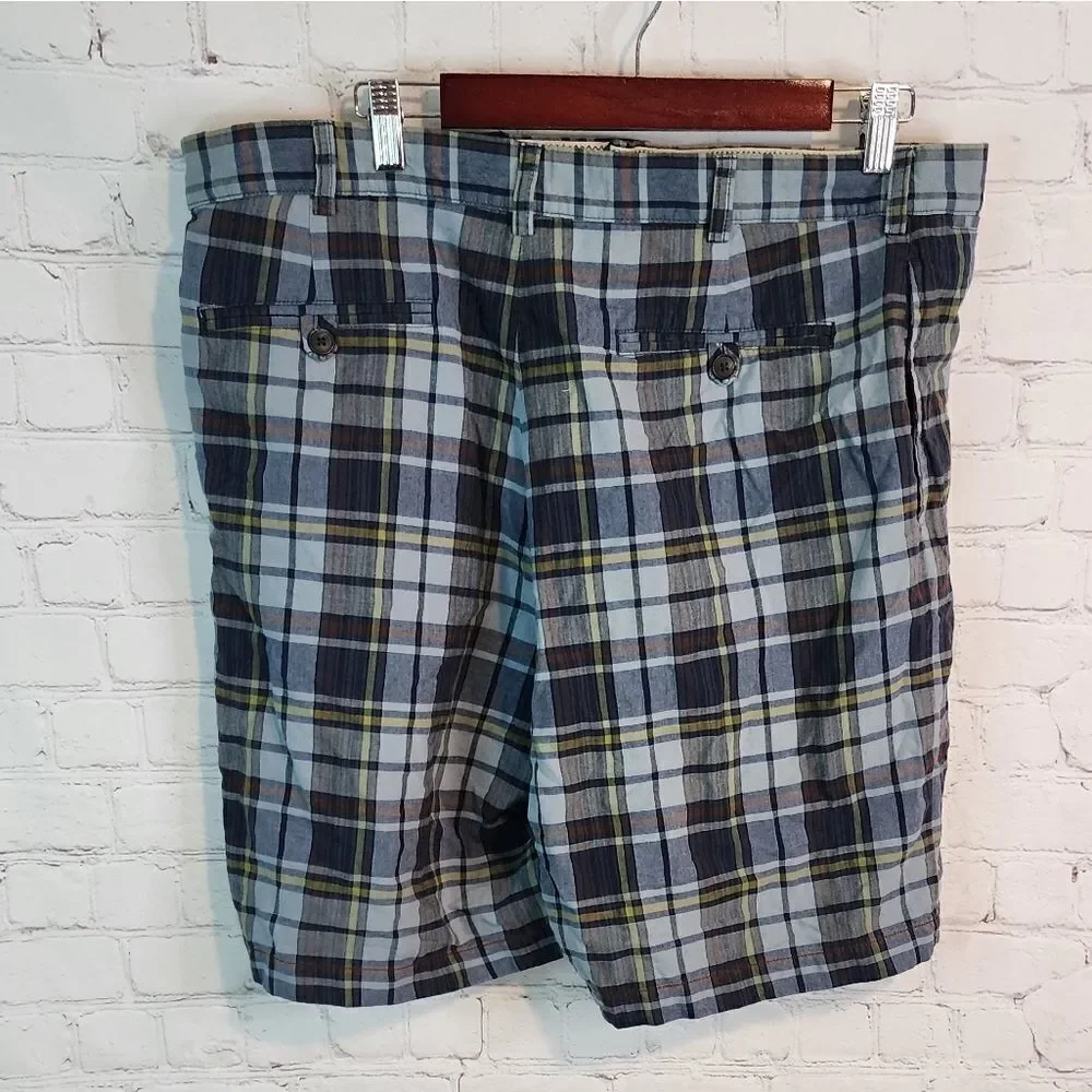 Men's Lands' End plaid shorts, size 38